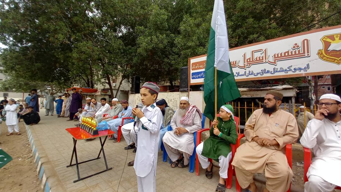 Hands with wedding rings